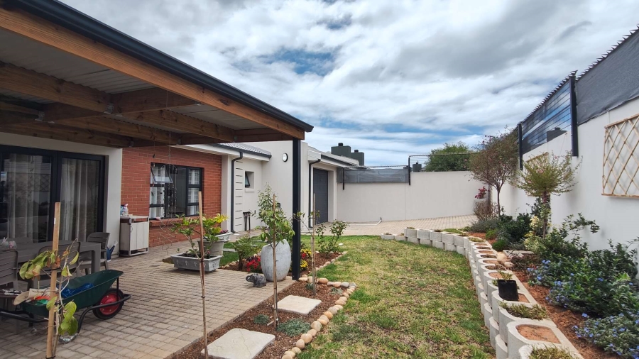 3 Bedroom Property for Sale in Hartenbos Heuwels Western Cape